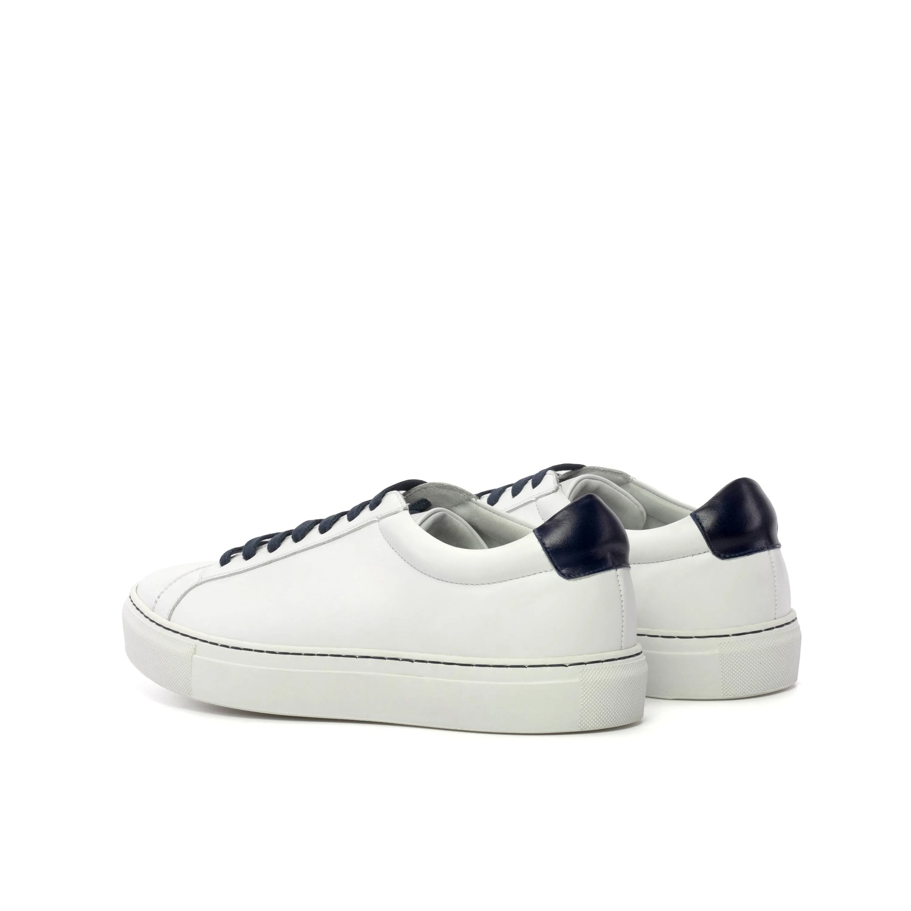 White Explorer low kick sneaker in calf leather with navy accents