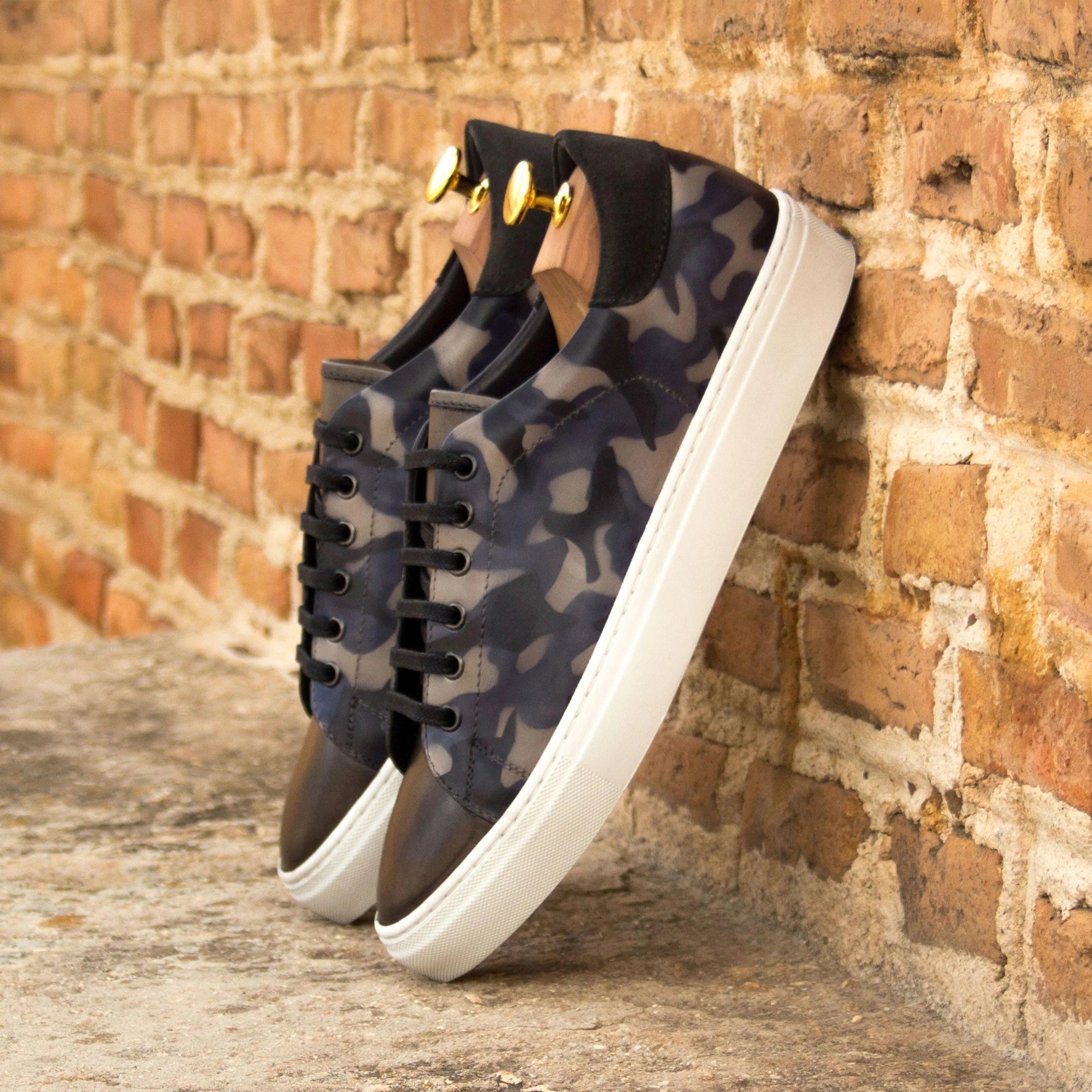 Herais Trainer Patina Sneaker II with camouflage and shoe trees