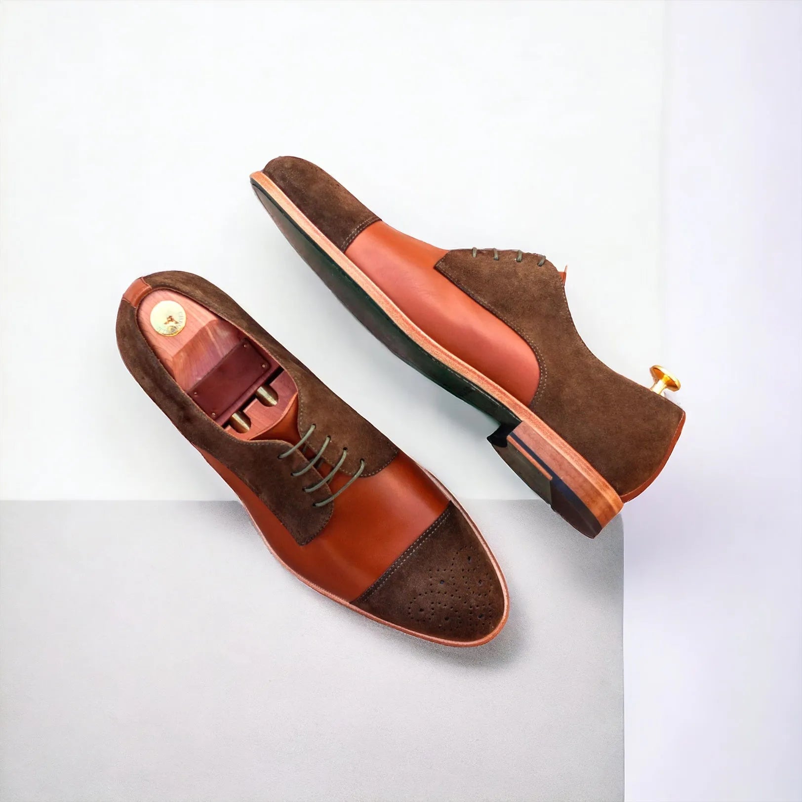Two-toned brown leather Junos Derby shoes II back view