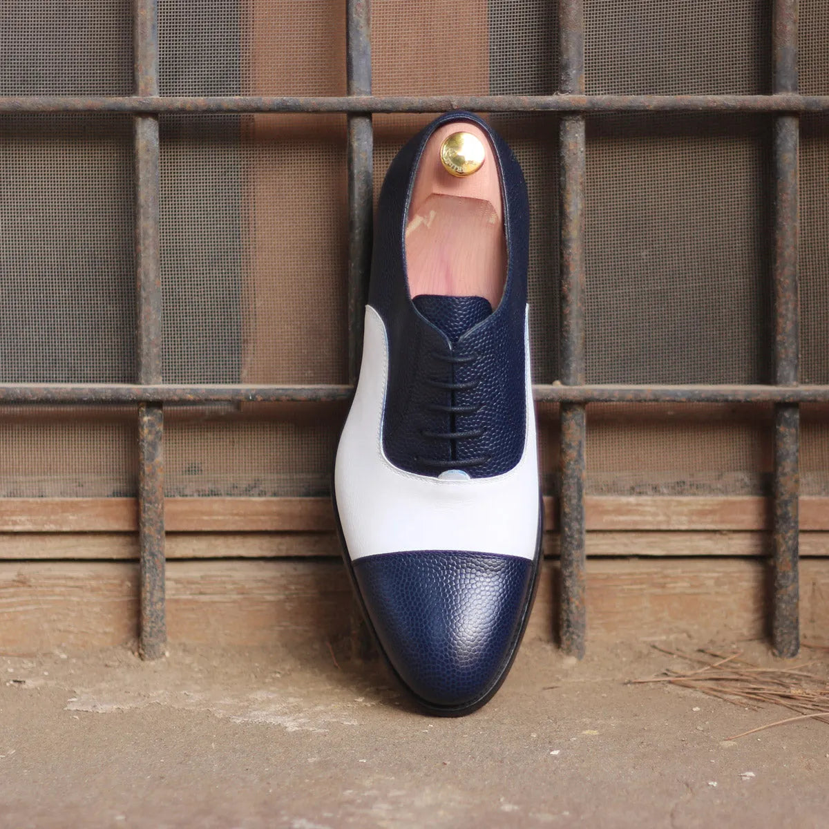 LongRange Oxford golf shoes in two-tone leather dress style