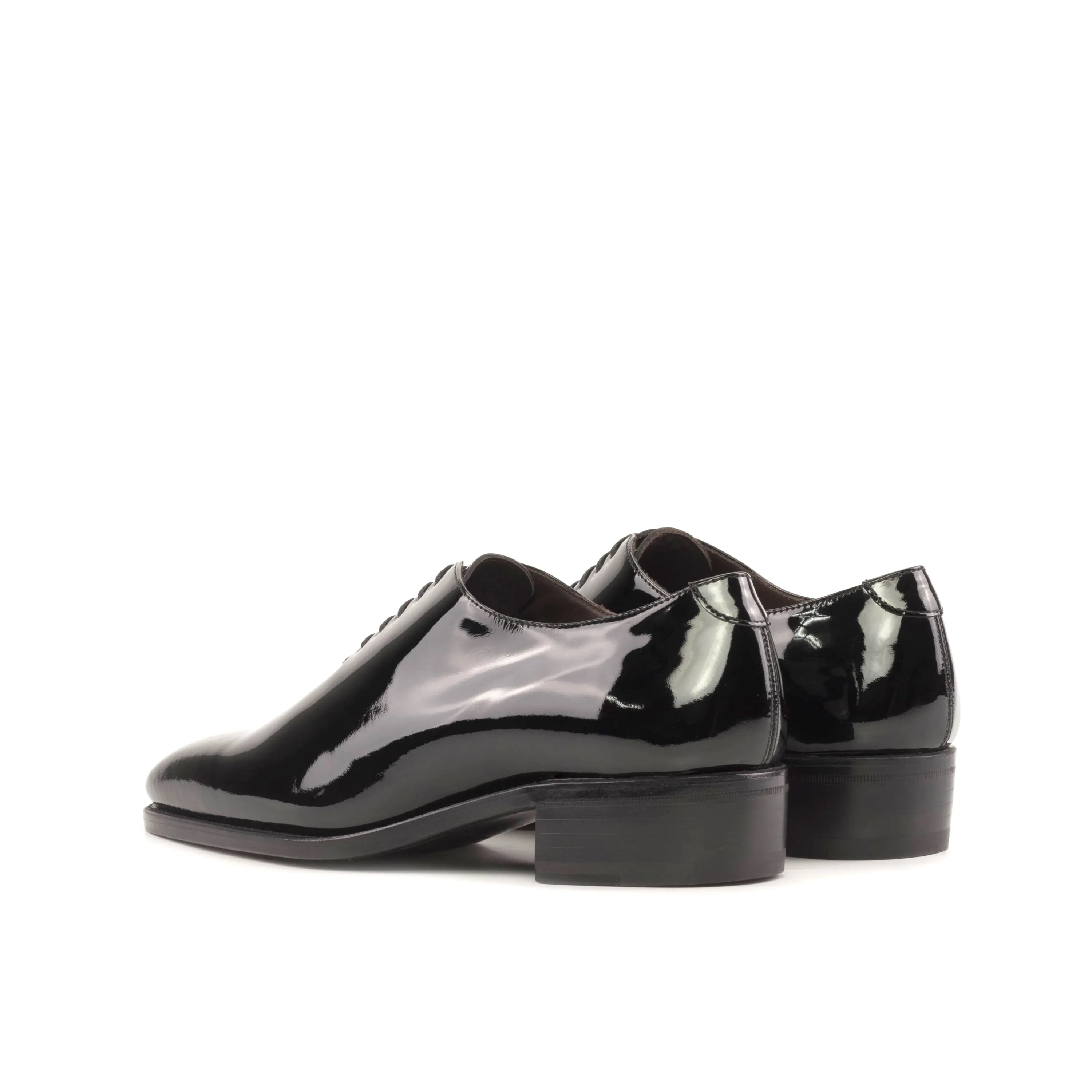 Shiny black Narciso wholecut shoes pair, rear view
