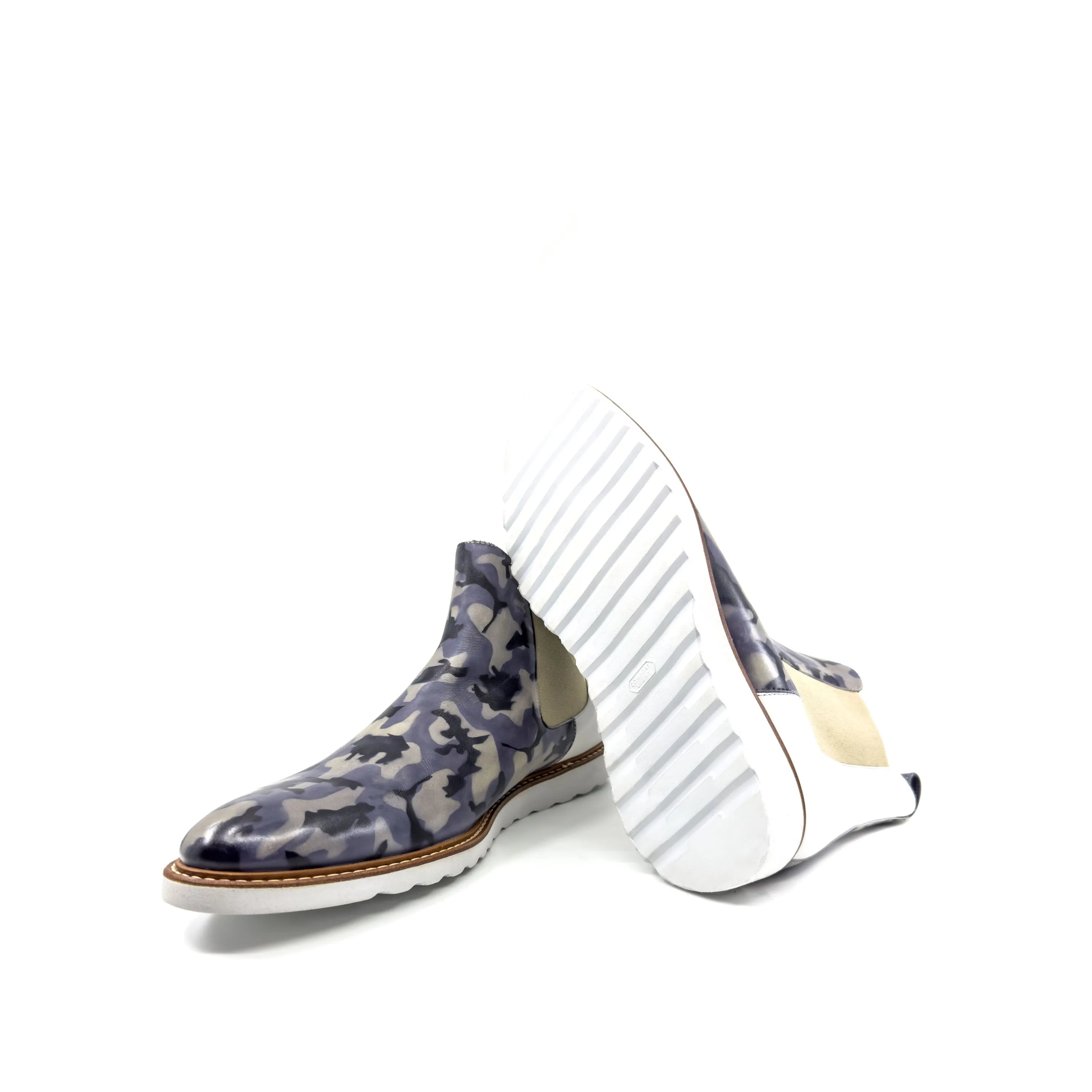 Olivar Chelsea Patina boots in camouflage with white soles