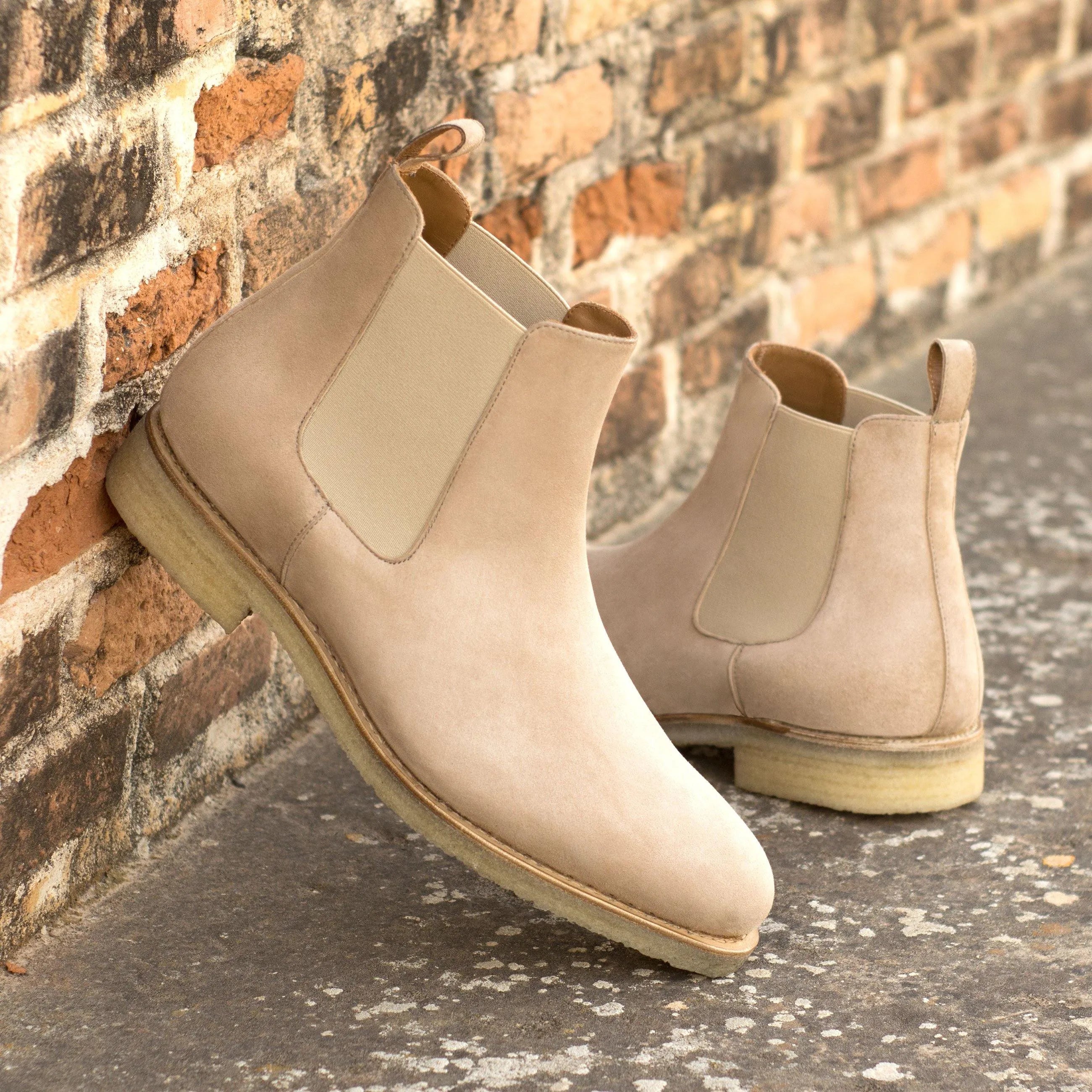 Omaha Chelsea boot in beige suede, back view