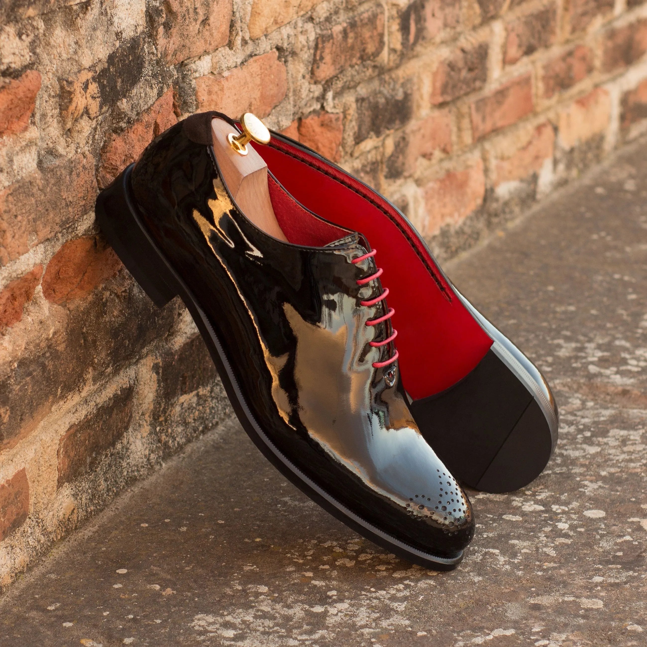 Shiny black Tetawkin whole cut shoes, luxury bespoke for men