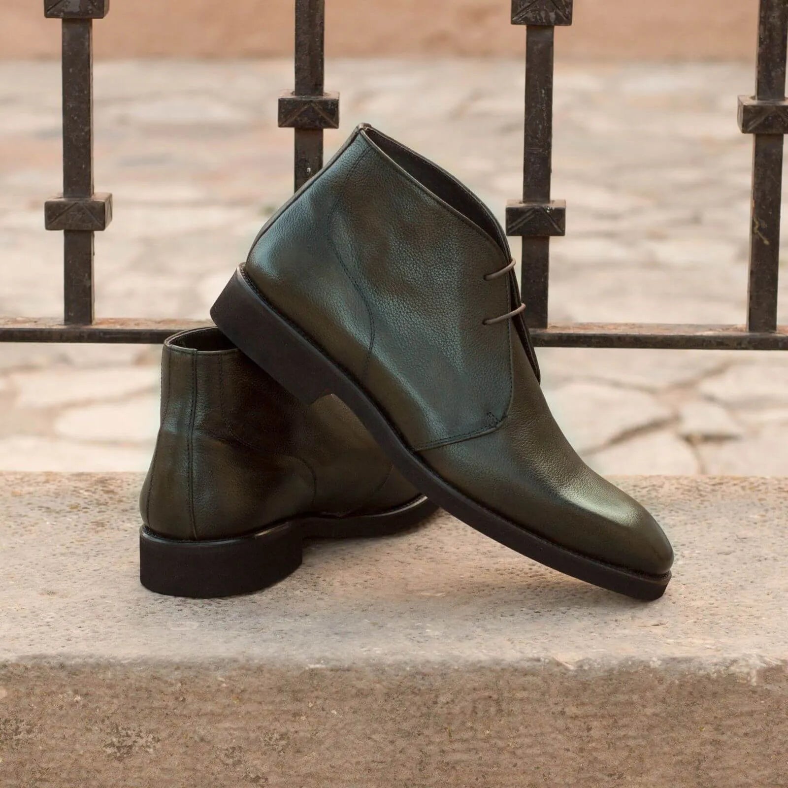 Chesmu chukka boots in olive green leather with patina finish