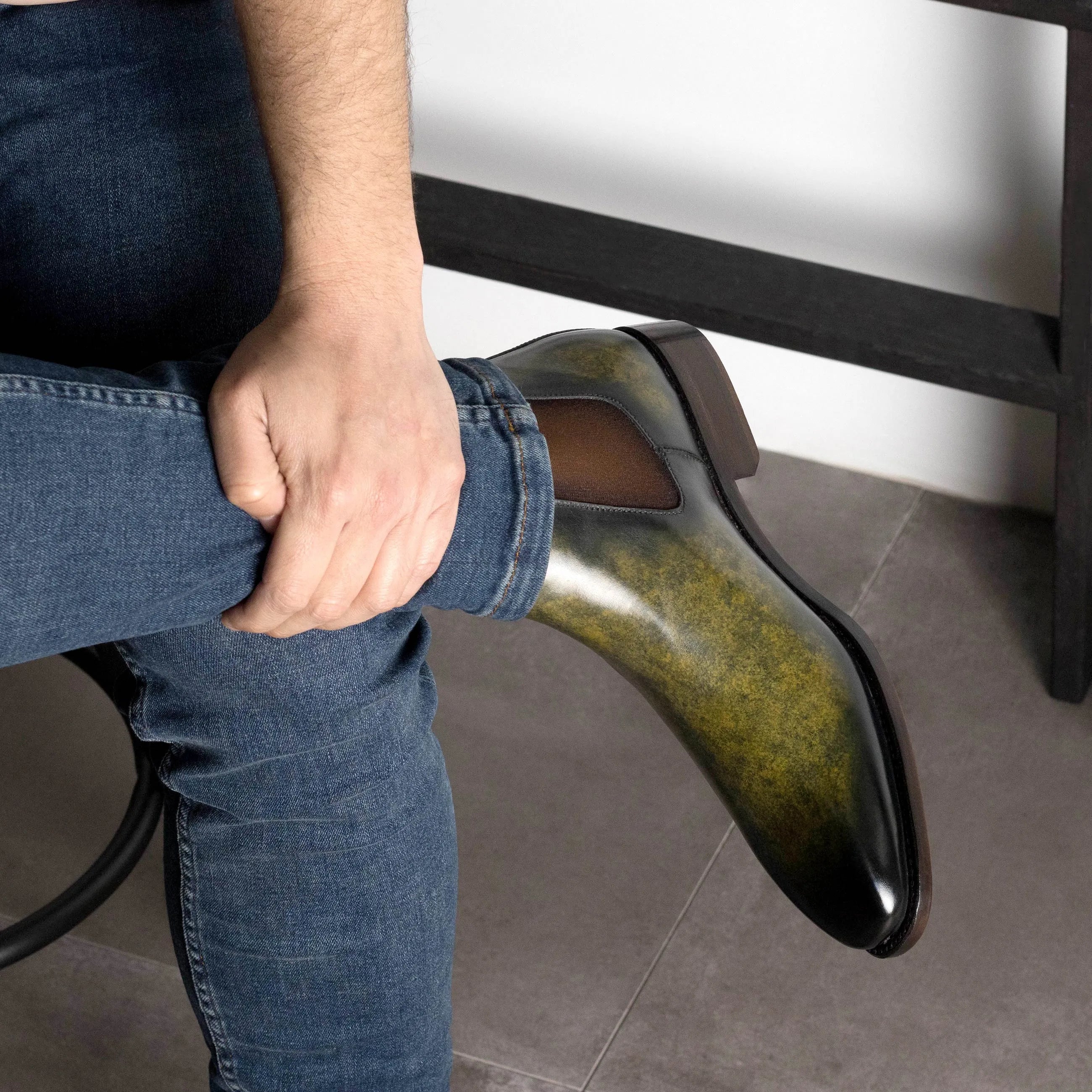 Ivoire patina Chelsea boots in green and black leather
