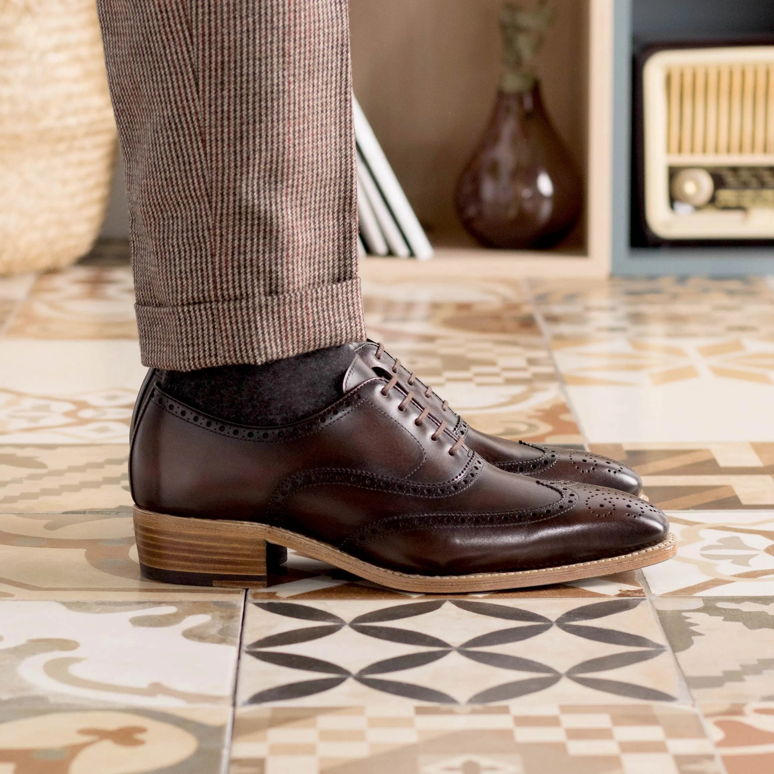 Julius full brogue brown leather wingtip dress shoes in fast lane style
