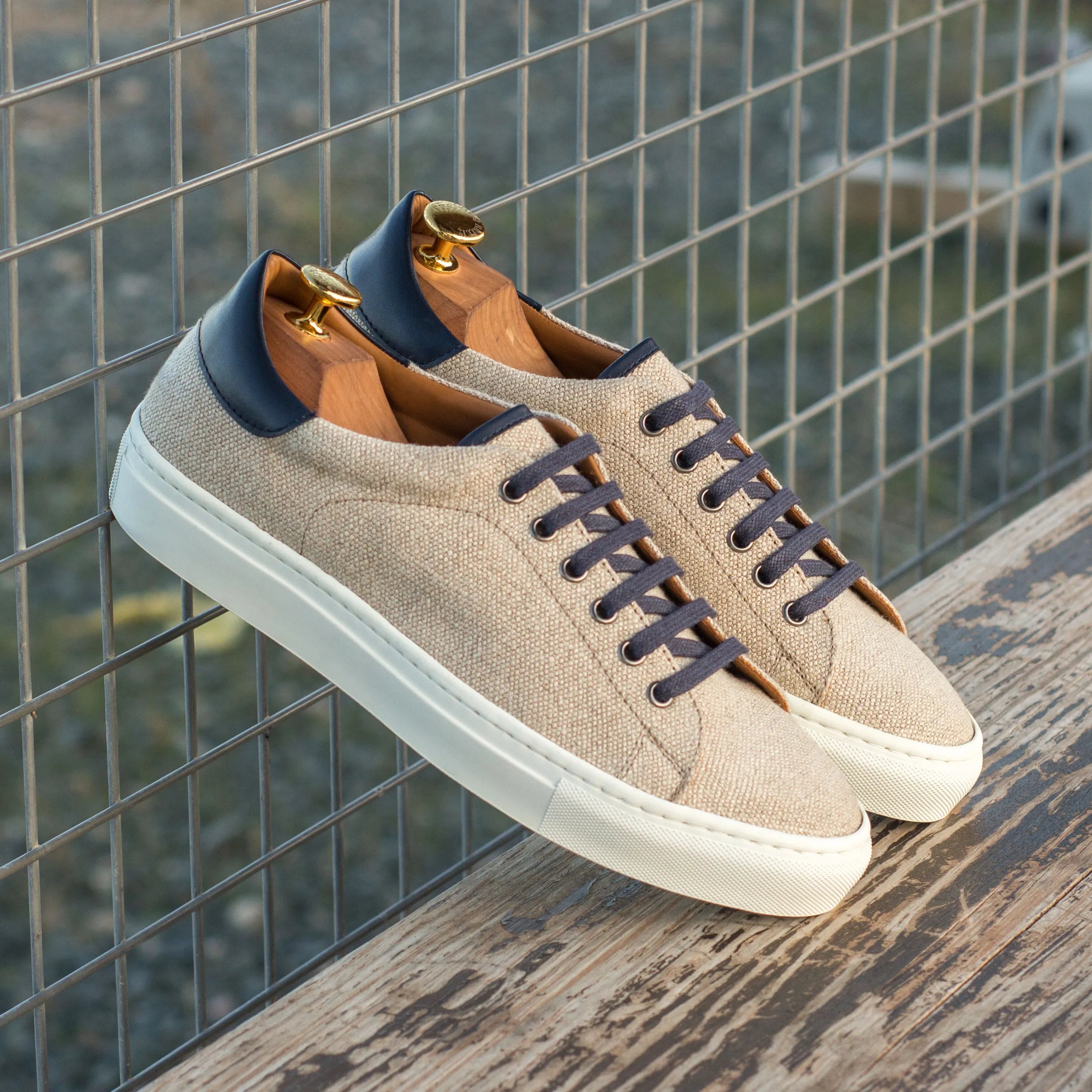 Nastas Top Sider Sneaker beige canvas with navy accents