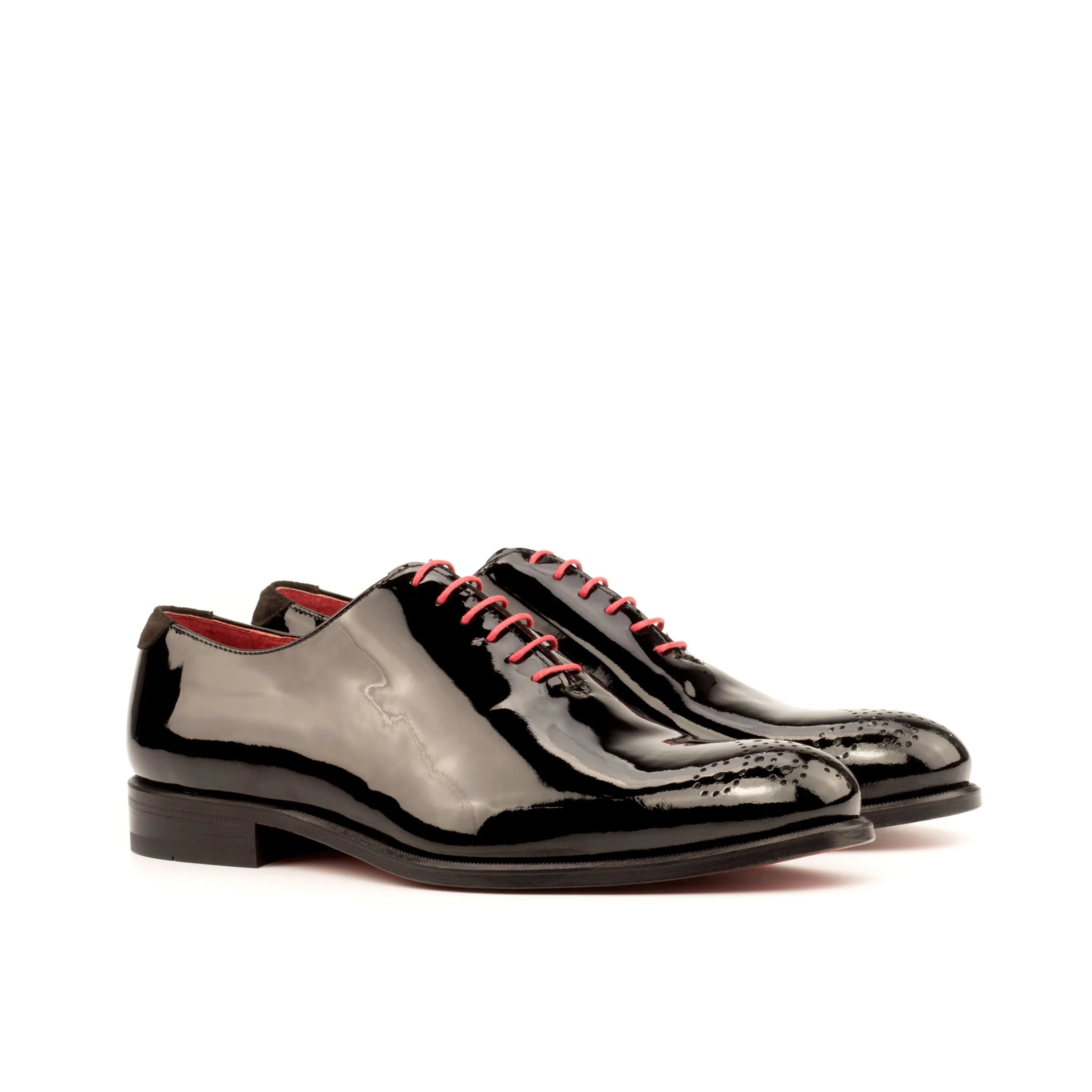 Tetawkin whole cut shoes with shiny black finish and pink laces